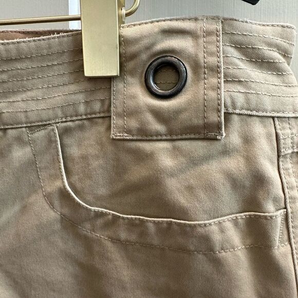 Diesel tan khaki Bermuda shorts with button detail. Size 28 - Picture 16 of 17